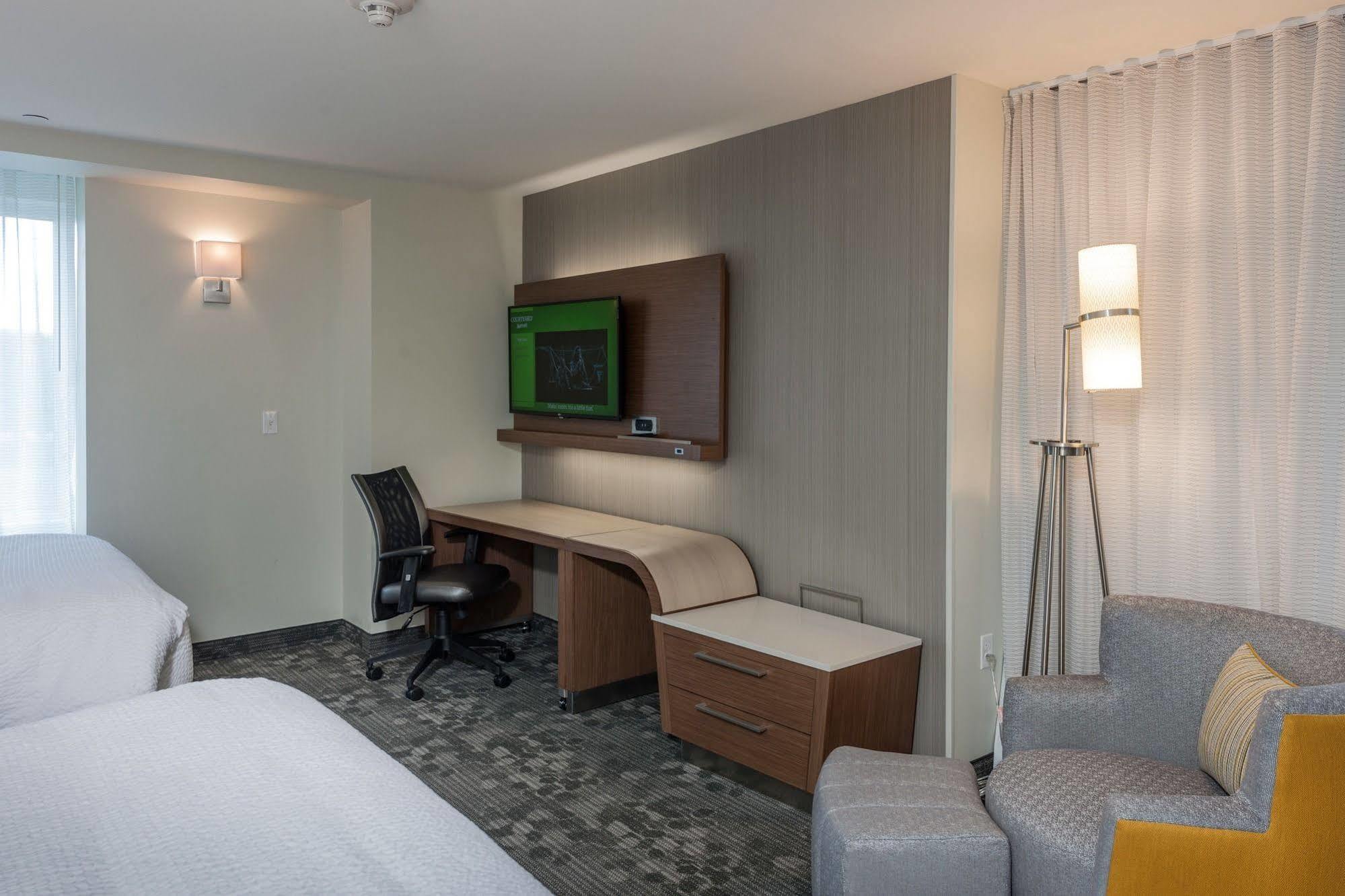 Courtyard By Marriott Boston Littleton Hotel Exterior foto