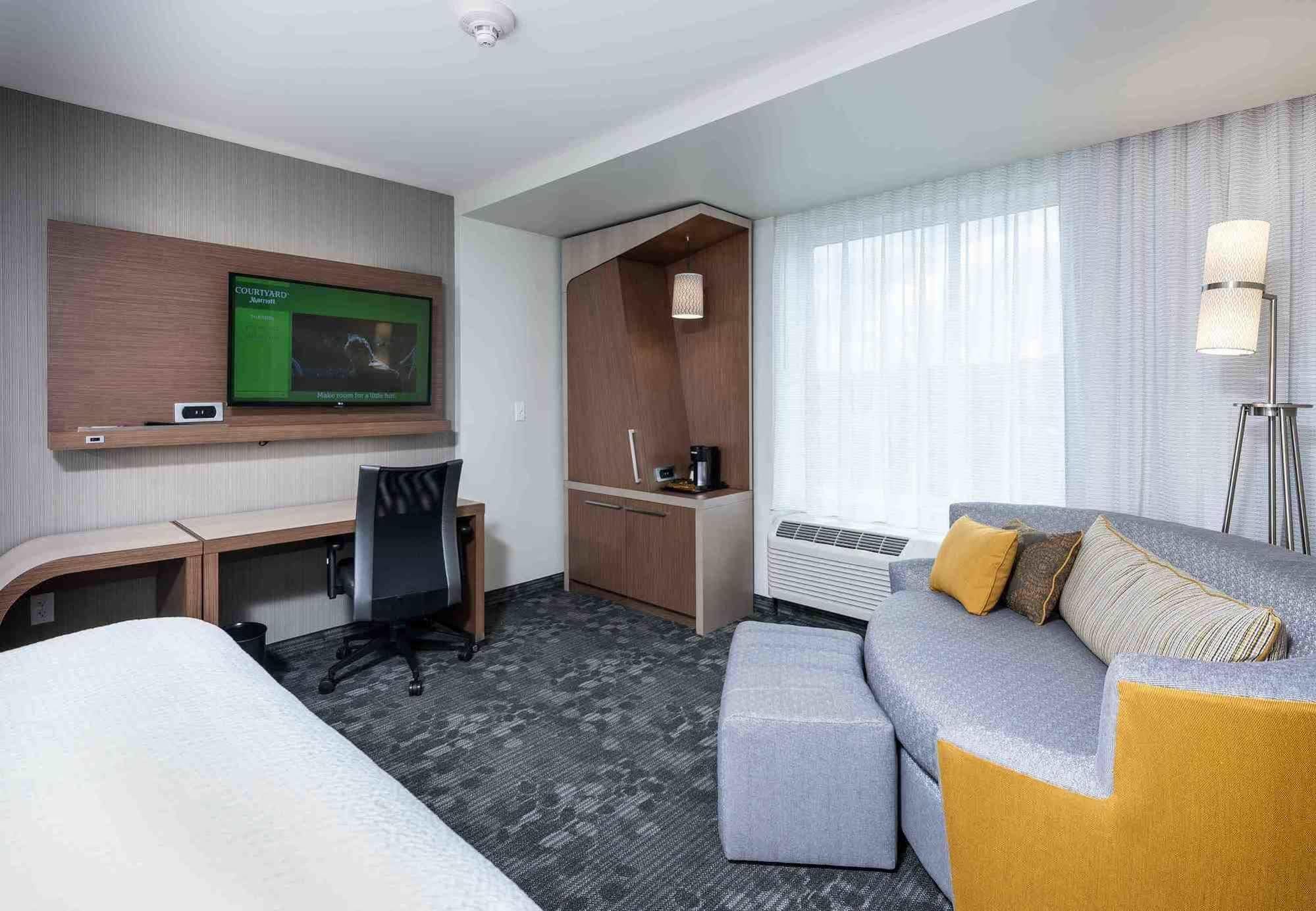 Courtyard By Marriott Boston Littleton Hotel Exterior foto