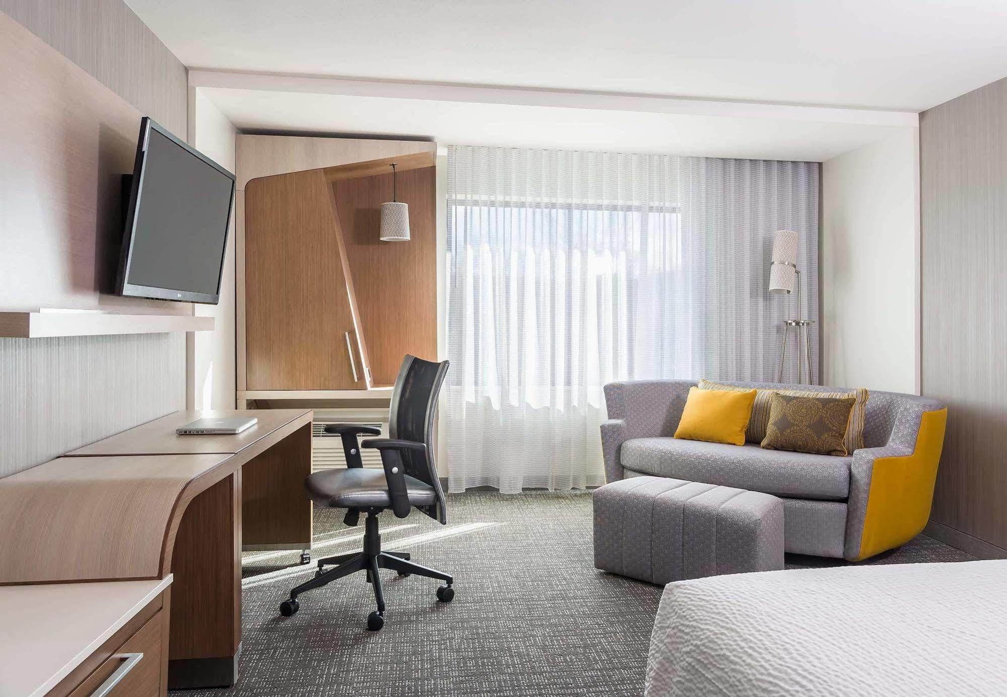 Courtyard By Marriott Boston Littleton Hotel Exterior foto